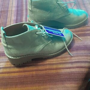 White mountain size 6 suede sand/tan boots